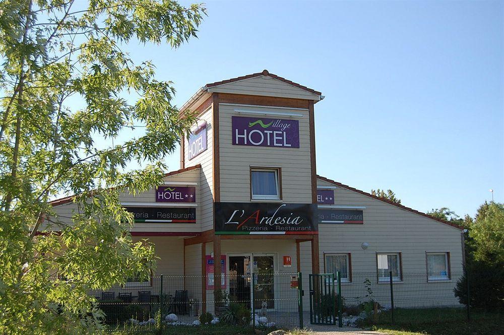 Hotel Lemand Lyon Est - Villefontaine Exterior photo